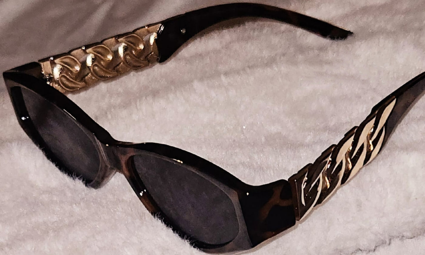 Small Triangular Frame Cat-Eye Sunglasses