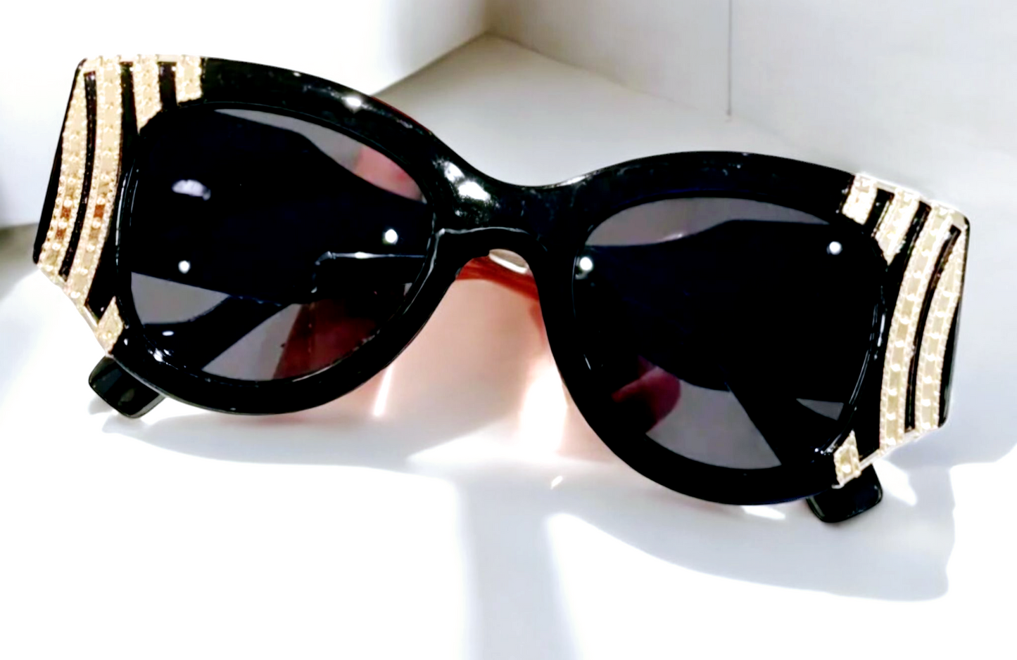 Chic Cat-Eye Sunglasses