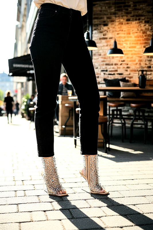 Rivet Rhinestones Embellished Sandals